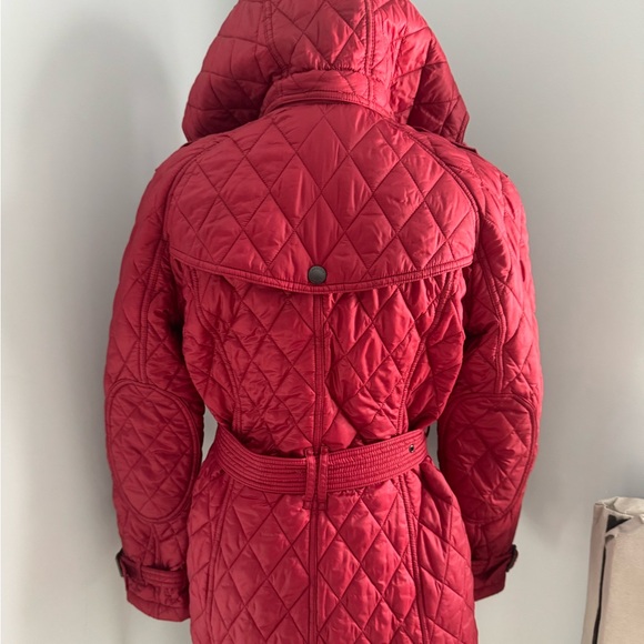 Women’s Burberry quilted jacket - Picture 4 of 7